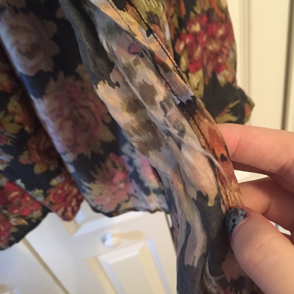 Vintage Floral Blouse - Picture 4 of 6